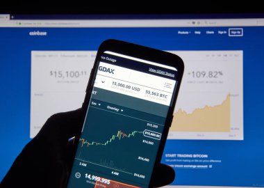 Montreal, Kanada - 7 Aralık 2017: Bitcoin Usd fiyat Coinbase android app Gdax. Bir ticaret platformu ve Coinbase, Inc tarafından sunulan bir hizmet Gdax olduğunu