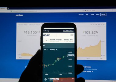Montreal, Kanada - 7 Aralık 2017: Bitcoin Usd fiyat Coinbase android app Gdax. Bir ticaret platformu ve Coinbase, Inc tarafından sunulan bir hizmet Gdax olduğunu