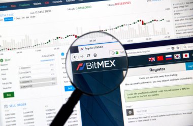 Montreal, Kanada - 23 Aralık 2017: Bitmex cryptocurrency exchange Web Büyüteç altında