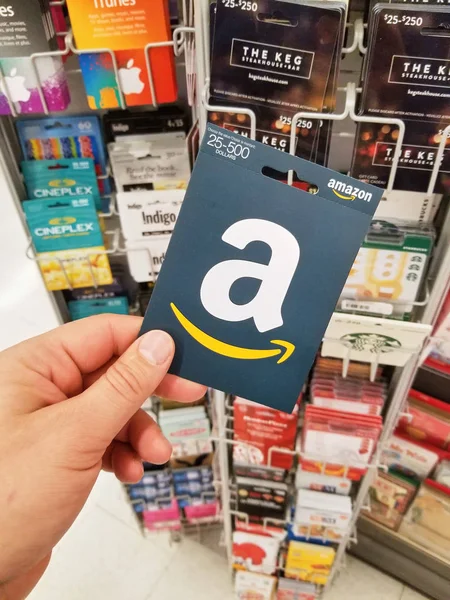 Montreal Canadá Noviembre 2017 Tarjeta Regalo Amazon Una Mano Sobre —  Fotos de Stock