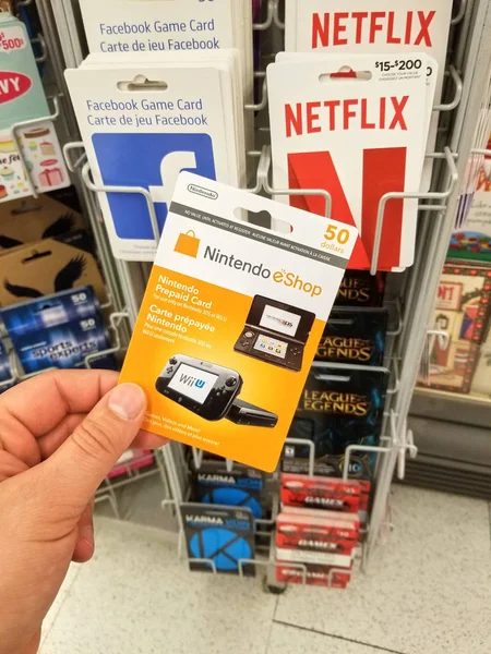 Montreal Kanada Marca 2018 Ręka Trzyma Karty Przedpłaconej Nintendo Nintendo — Zdjęcie stockowe