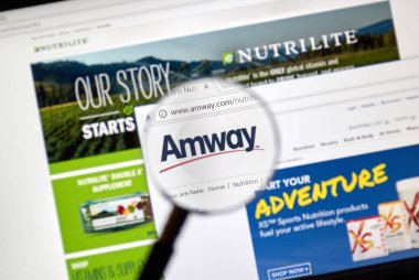 Amway web sayfası büyüteç altında