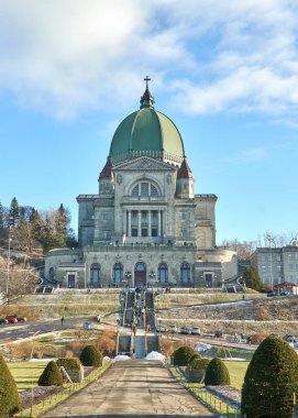 Montreal, Quebec 'teki Saint Joseph Oratory' de. Saint Joseph 's Oratory of Mount Royal, Montreal' deki Westmount Zirvesi 'nde bulunan bir Roma Katolik küçük bazilikası ve ulusal tapınağıdır.