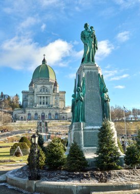 Montreal, Quebec 'teki Saint Joseph Oratory' de. Saint Joseph 's Oratory of Mount Royal, Montreal' deki Westmount Zirvesi 'nde bulunan bir Roma Katolik küçük bazilikası ve ulusal tapınağıdır.