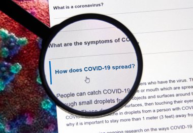 Montreal, Kanada - 11 Mart 2020: Covid-19 soruları nasıl yayıyor? Coronavirus hastalığı 2019 Covid-19 şiddetli akut solunum sendromu koronavirüsü kaynaklı bulaşıcı bir hastalıktır..
