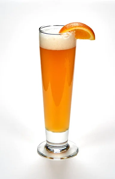 Bicchiere Alto Highball Birra Bianca Non Filtrata Con Una Fetta — Foto Stock