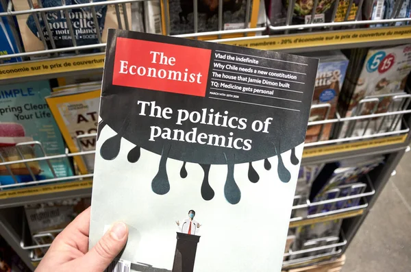 Montreal, Kanada - 23 Mart 2020: Salgın Politikası başlıklı The Economist dergisi. The Economist, Ekonomist Group 'un sahibi olduğu haftalık İngilizce dergi formatı..