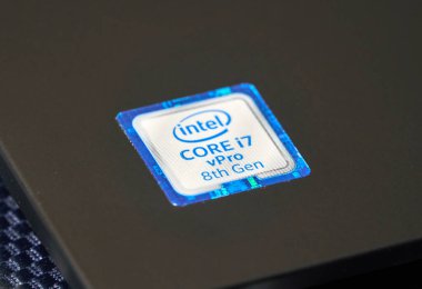 Montreal, Kanada - 17 Mart 2020: Intel mobil işlemci merkezi işlemci birimi i78. nesil. Intel merkezi Kaliforniya 'da bulunan çok uluslu bir teknoloji şirketidir.