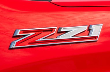 Montreal, Kanada - 4 Nisan 2020: bir kamyonda Chevrolet Z71 logosu. Chevrolet, ABD 'de en popüler ve tanınan otomotiv markalarından biridir. Chevrolet, General Motors 'un bir bölümü.