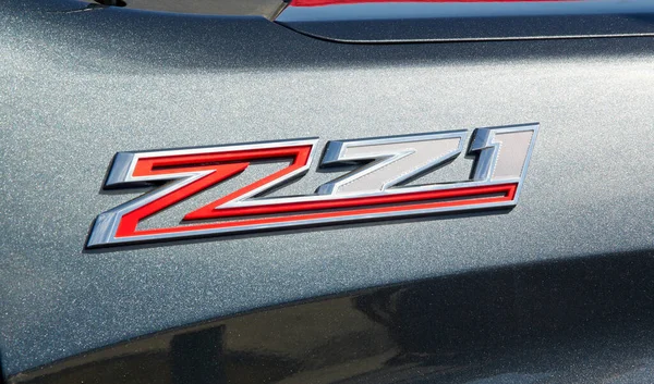 Montreal Kanada 2020 Április Chevrolet Z71 Logó Egy Ezüst Teherautón — Stock Fotó