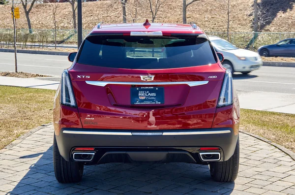 Montreal Canadá Abril 2020 Cadillac Xt5 400 Coche Rojo Concesionaria — Foto de Stock