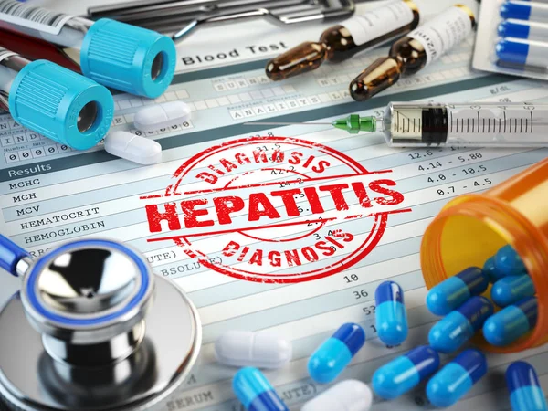 Diagnóstico de la enfermedad de hepatitis. Sello, estetoscopio, jeringa, sangre —  Fotos de Stock