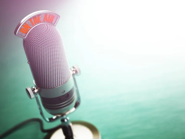 Microfone antigo retro com texto no ar. Programa de rádio ou áudio p — Fotografia de Stock