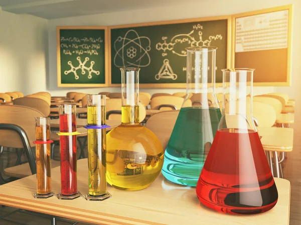 Лабораторний скляний посуд з формулою на чорному столі в шкільному чіті — стокове фото
