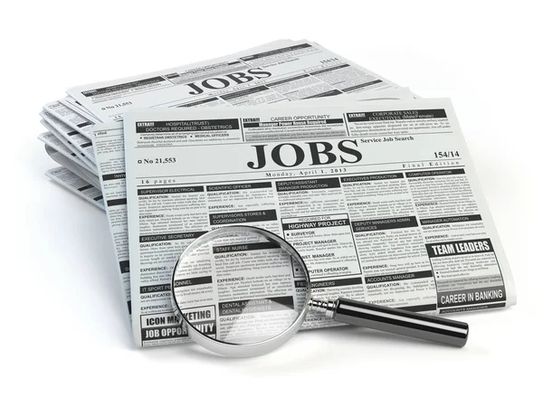 Wyszukiwanie ofert pracy. Lupa z praca ogłoszenia gazety na tle — Zdjęcie stockowe