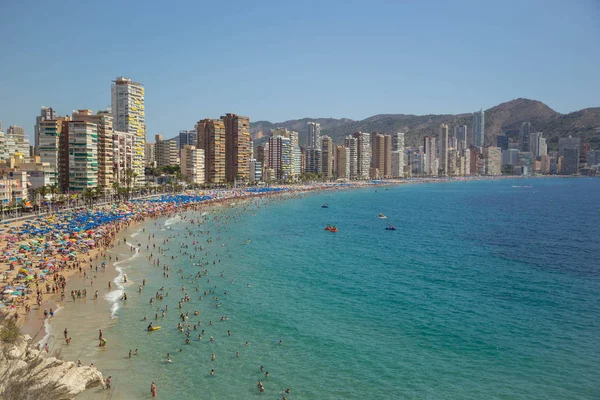 Linia brzegowa miasta Benidorm. Widok z lotu ptaka miasta Benidorm, z plaży i — Zdjęcie stockowe