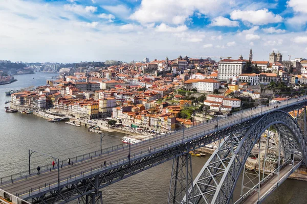 Iew aéreo de la histórica ciudad de Oporto, puente Dom Luiz. Oporto — Foto de Stock