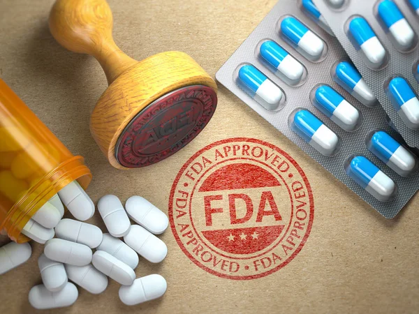 FDA aprovou o conceito. Carimbo de borracha com FDA e pílulas em artesanato — Fotografia de Stock