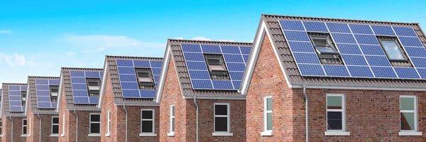 Fila de casa con paneles solares en el techo sobre fondo azul cielo . —  Fotos de Stock