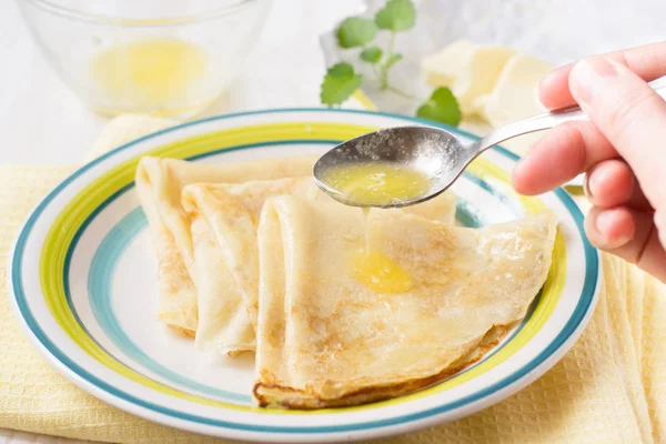 Pannkakor med smör — Stockfoto