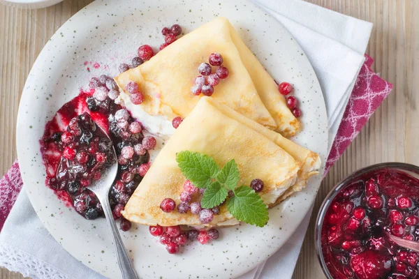 Pannkakor Med Färskost Och Lingon — Stockfoto