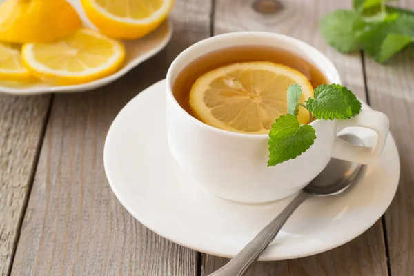 Heißer Tee Mit Zitrone Und Minze — Stockfoto