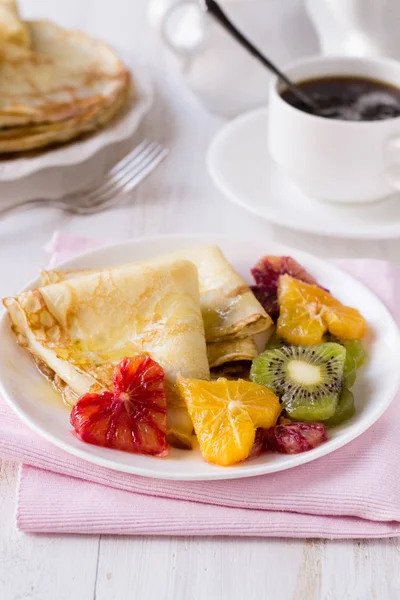 Panqueques Con Miel Naranjas Forma Corazón Kiwi Para Día San — Foto de Stock