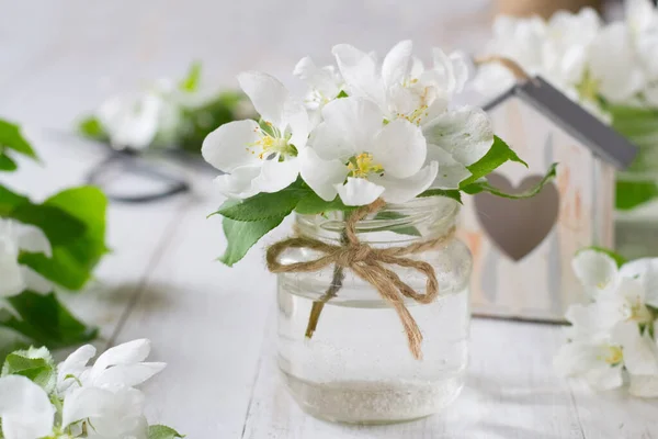 Flor Manzana Tarro Vidrio Sobre Mesa Madera — Foto de Stock