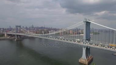 Manhattan Bridge bulutlu hava görüntüleri