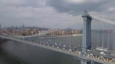 Manhattan Bridge bulutlu hava görüntüleri