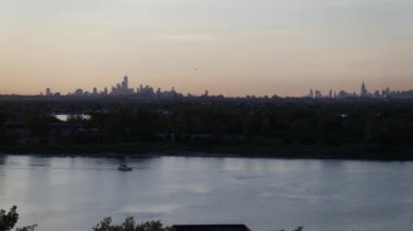 New York şehir manzarası günbatımı Brooklyn hava dron görüntüleri