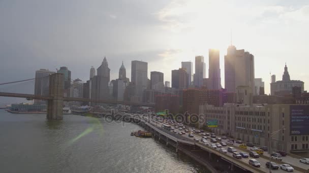 Cinematografia Aérea Com Manhattan Bridge Brooklyn Bridge Nova Iorque — Vídeo de Stock