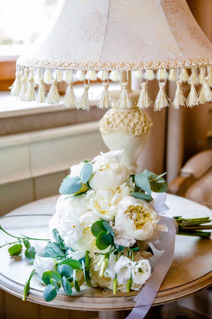Original wedding floral decoration on wedding table