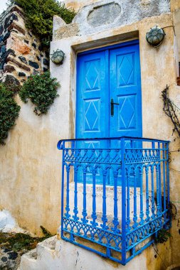 Santorini, Yunanistan 'daki mavi eski kapı