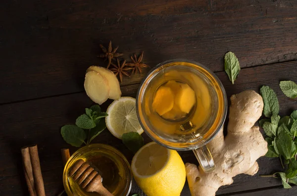 Té de jengibre con menta y limón — Foto de Stock