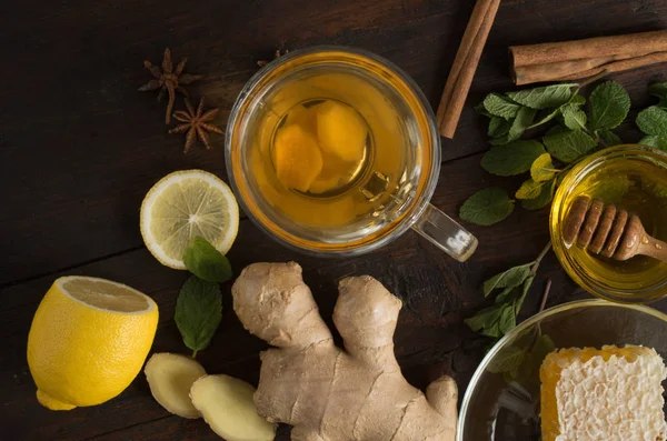 Ginger tea with mint and lemon — Stock Photo, Image