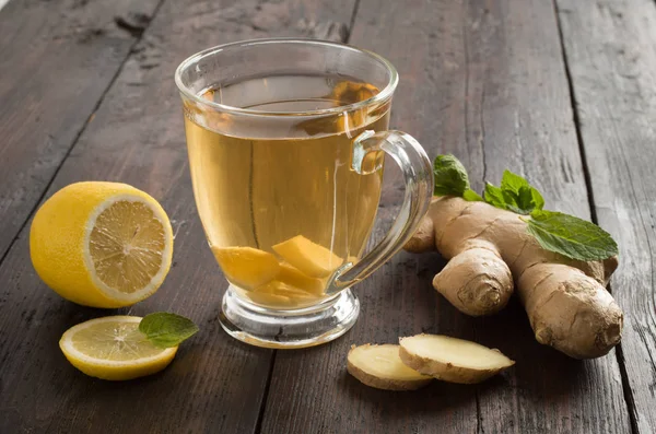 Tè allo zenzero con menta e limone — Foto Stock