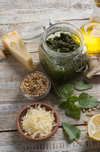 Pesto szósszal — Stock Fotó