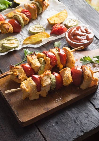 Grilled meat and vegetables — Stock Photo, Image