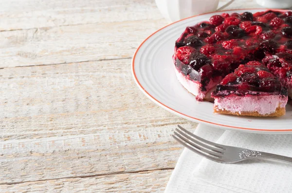 다른 과일 딸기와 과일 케이크 — 스톡 사진