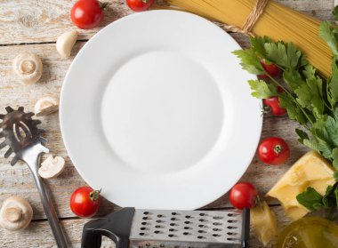 Spagetti ve malzemeler