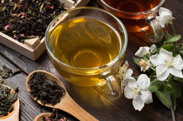 Various types of tea on a wooden background — Stock Photo, Image