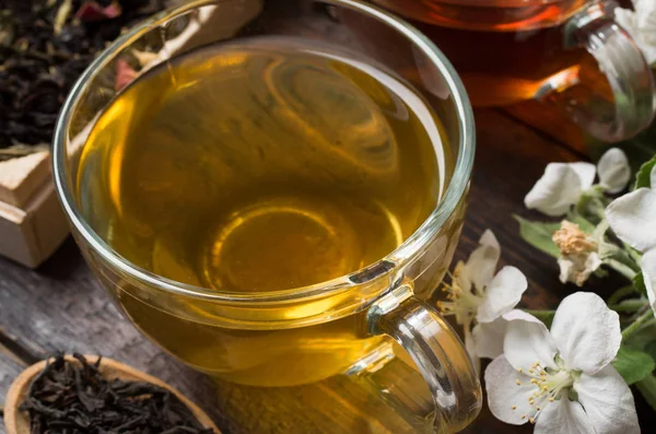 Various types of tea on a wooden background — Stock Photo, Image