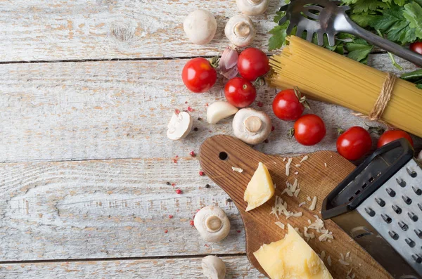 Spagetti och ingredienser — Stockfoto