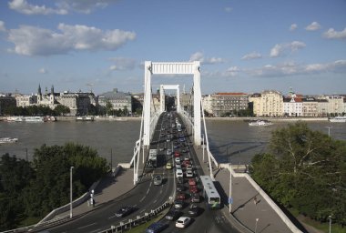 Budapeşte trafik elizabeth Köprüsü'nde