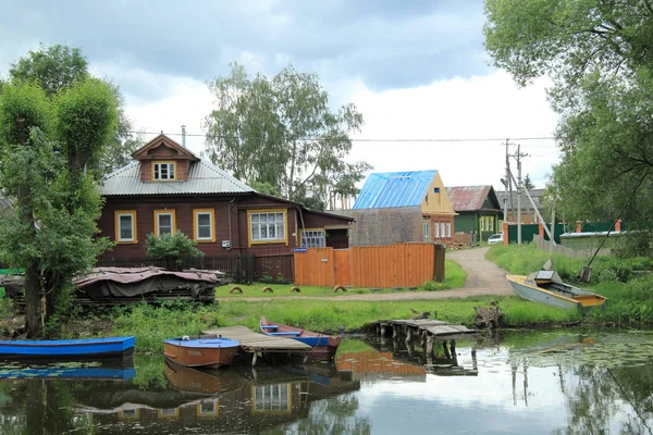 Summer day on the river bank — Stock Photo, Image