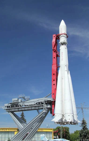 Foguete Vostok Sobre Cosmos Pavilhão Vdnh Moscou — Fotografia de Stock