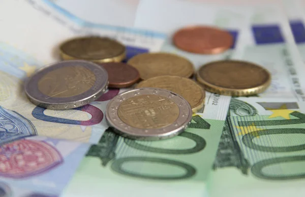 Κέρματα και τραπεζογραμμάτια ευρώ — Φωτογραφία Αρχείου