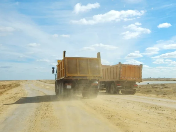 Dump truck on a dirt road. — Stock Photo, Image