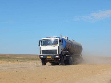 Tanker kamyon sürme